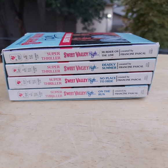 Sweet Valley High 'Super Thriller' (4) box set. - Picture 3 of 7